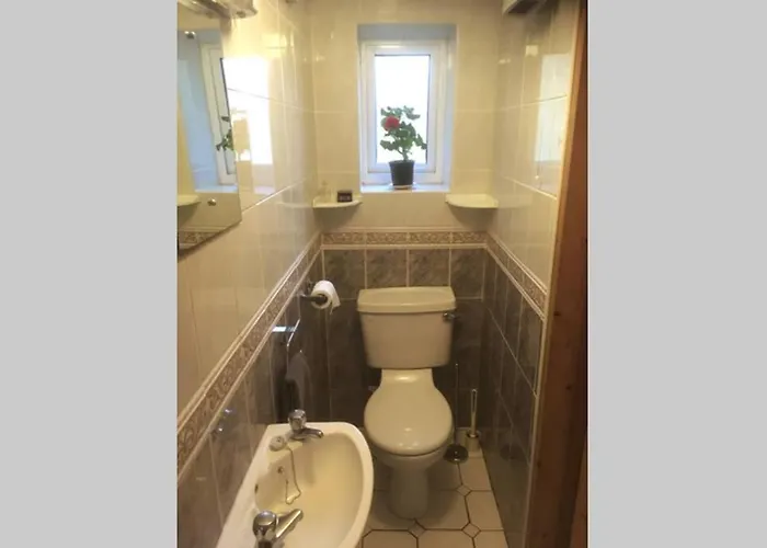 Woodford In Old Farm *